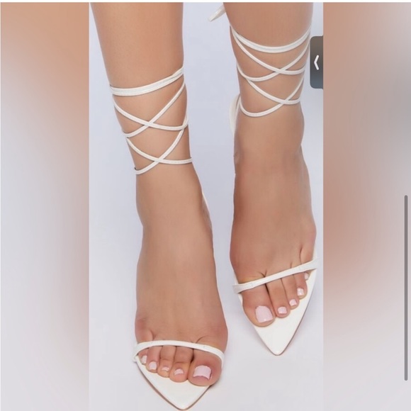 New White strapped heels 7 - Picture 3 of 8